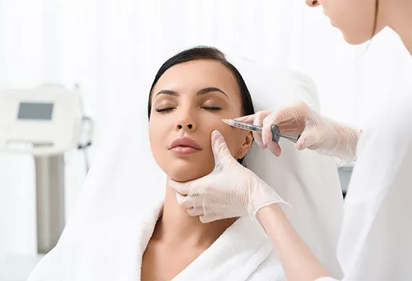 Tiêm filler và botox cái nào tốt hơn? Chia sẻ từ chuyên gia